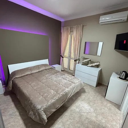فندق مبيت وإفطار Skycity نابولي