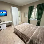 Skycity Bed and breakfast 3*